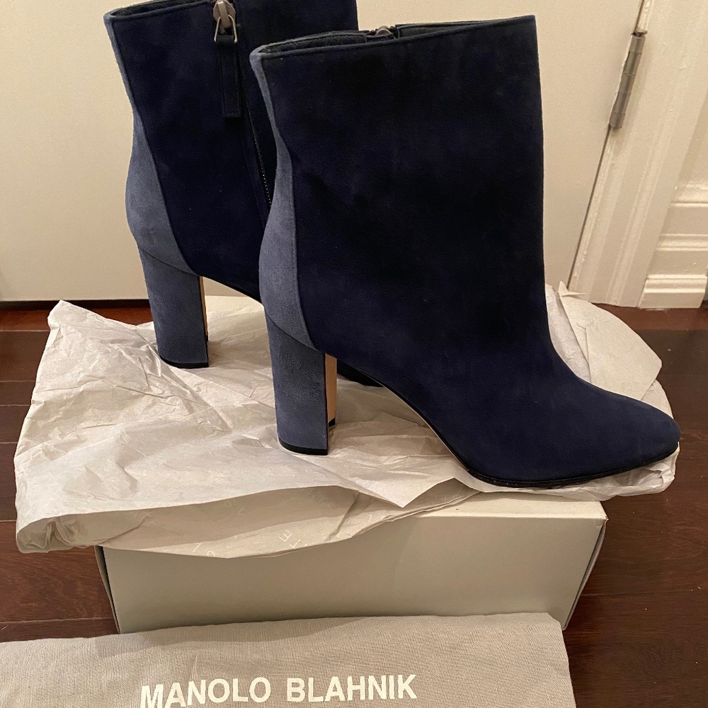 MANOLO BLAHNIK Suede Ankle Boots